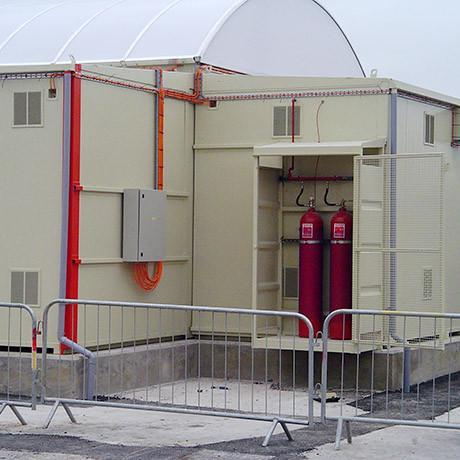 Sicherheitslagerplatz mit Auffangsystem – DC64 (für bis zu 64 Fässer)