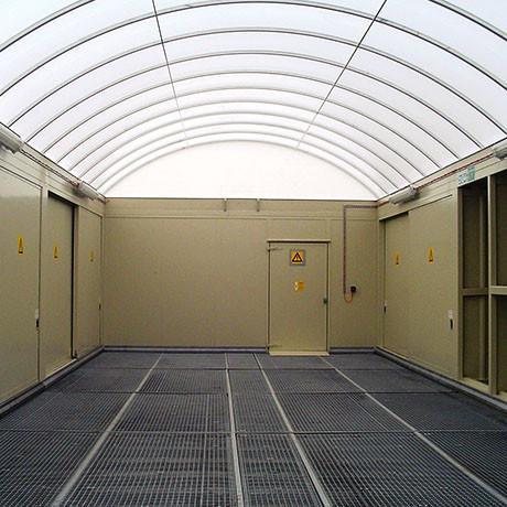 Sicherheitslagerplatz mit Auffangsystem – DC64 (für bis zu 64 Fässer)